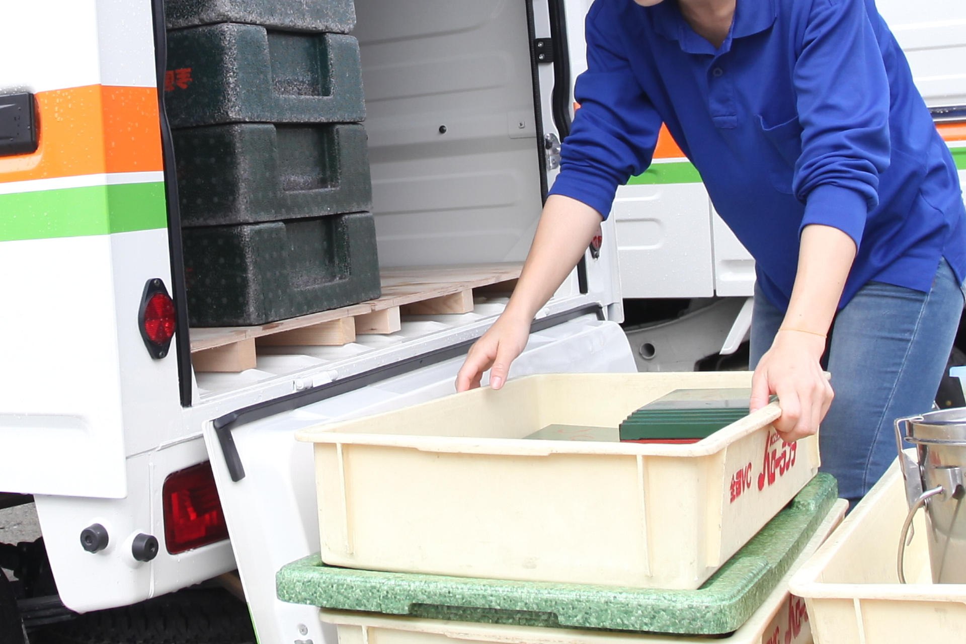 お弁当配達スタッフの画像